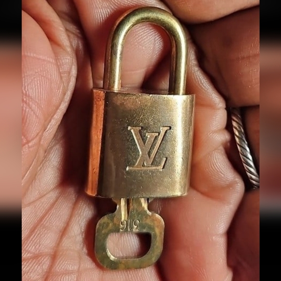 #316 Louis Vuitton Lock & Key Set - Picture 1 of 4